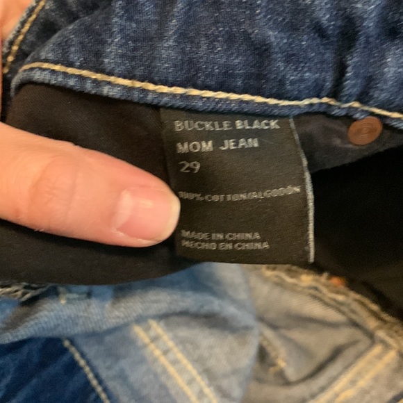 Buckle Black distressed Mom Jeans, size 29 - Picture 6 of 7